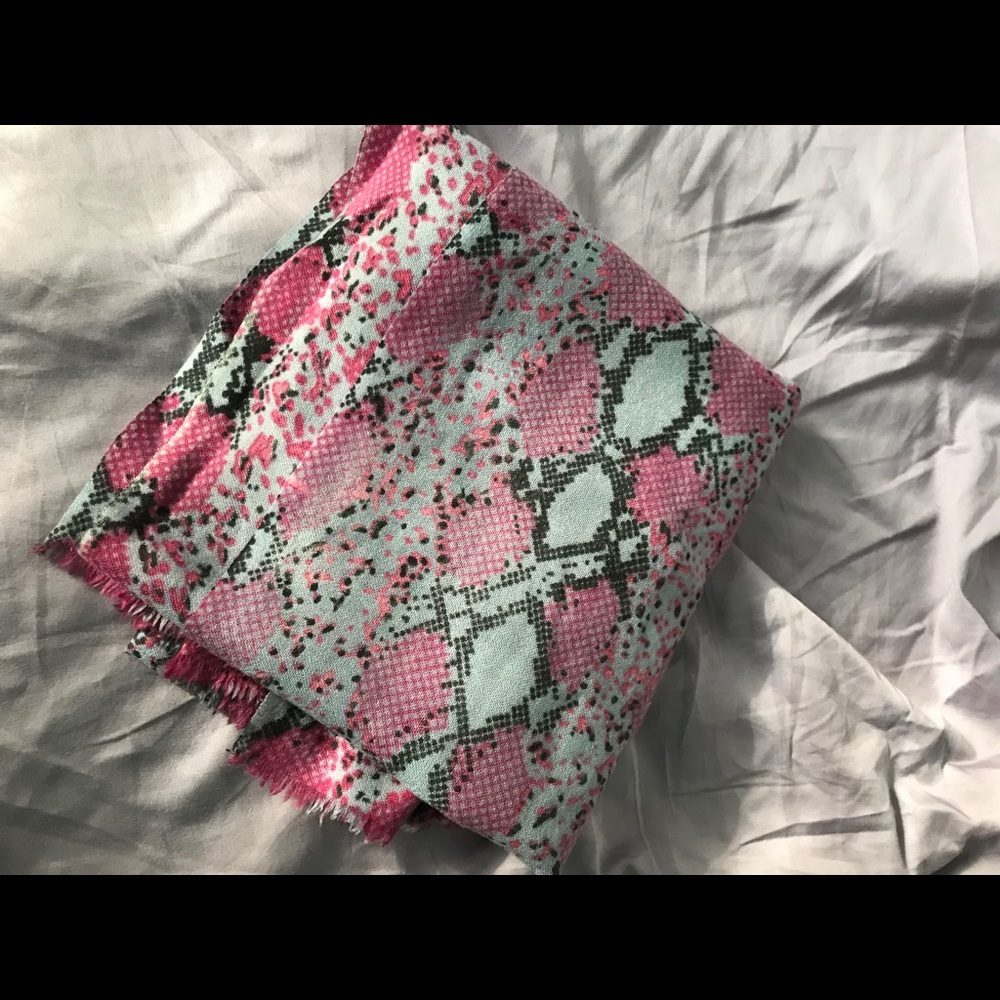 Yarnz scarf, 100% cashmere